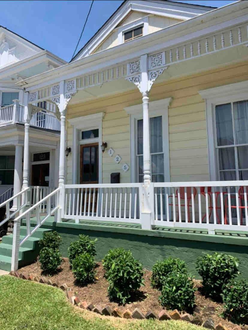 Miss Ruby's Mid-city Apartment